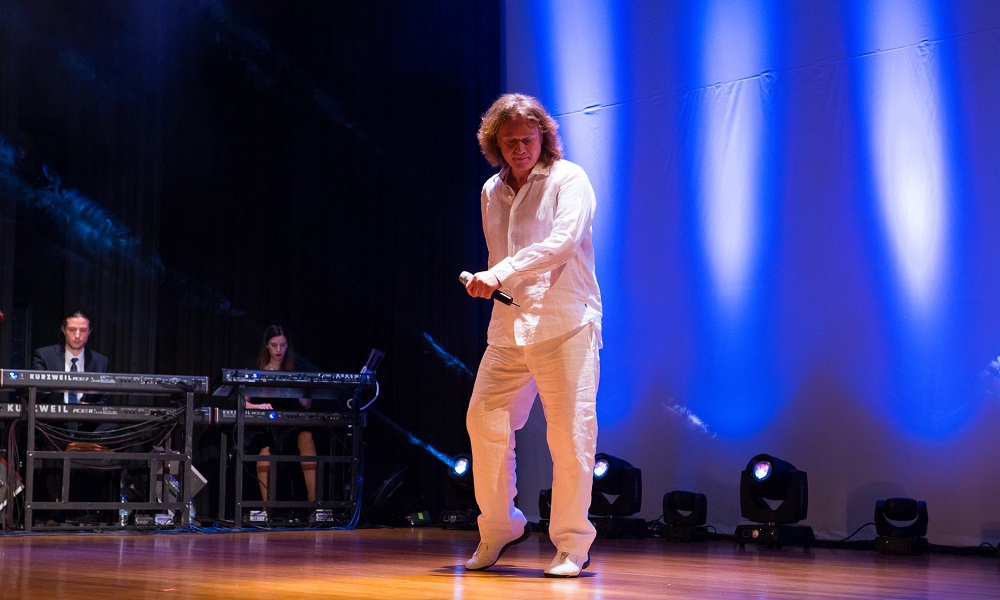 «Σπίτι με το MEGA», με τον Πέτρο Γαϊτάνο διοργανώνει το κανάλι για το Μεγάλο Σάββατο