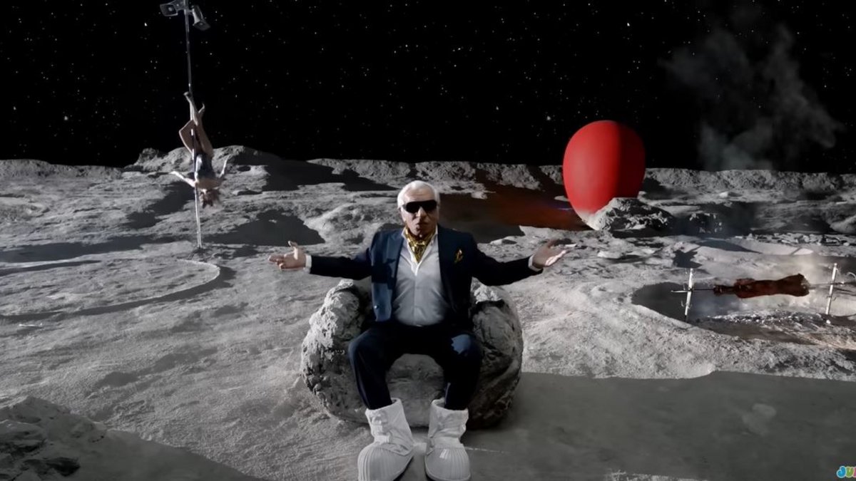 Vegan, μακριά κι αγαπημένοι: Η νέα διαφήμιση των Jumbo με τον Τάσο Μπουγά εξορία στη Σελήνη προκαλεί αντιδράσεις