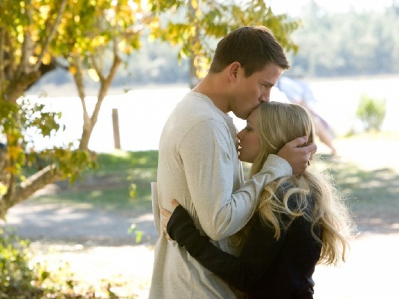 Γιατί ο σύντροφος σου σε φιλά στο μέτωπο και τι σημαίνει…