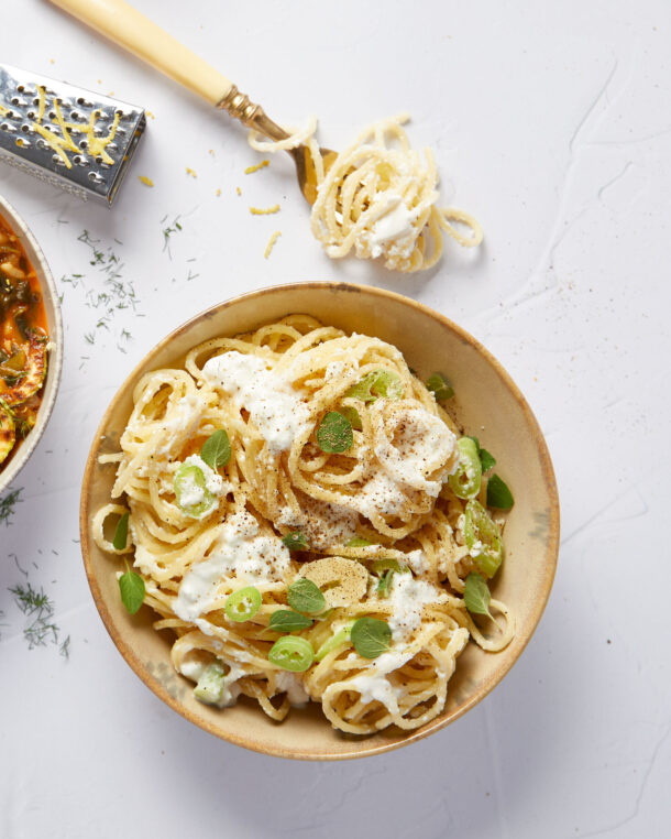 Μακαρονάδα με σάλτσα φέτας