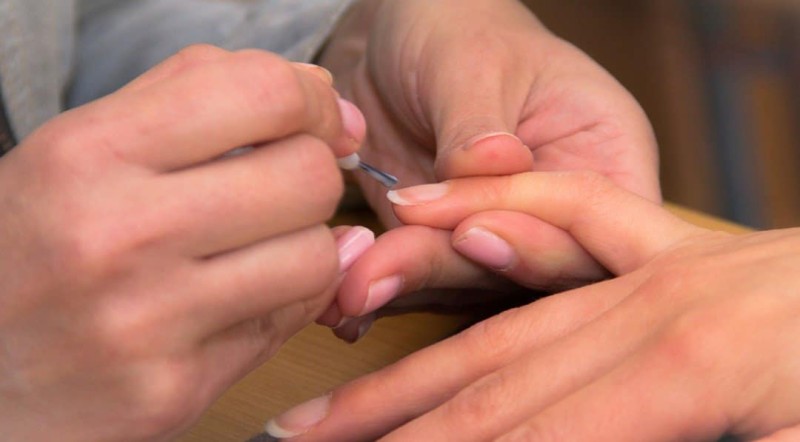 Γιατί μας φώναζαν οι γιαγιάδες μας: “Τετάρτη και Παρασκευή τα νύχια σου μην κόψεις”;