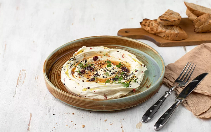 Σάλτσα φέτας: Πώς την ετοιμάζουμε και με τι την συνδυάζουμε…