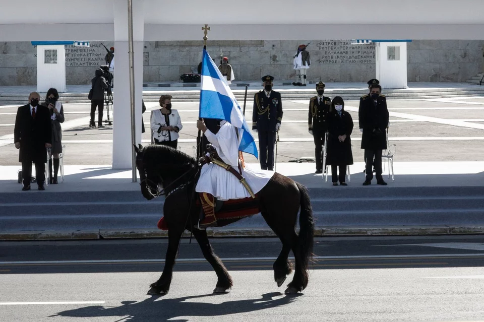 stratiotiki parelasi athina 25 martiou 20