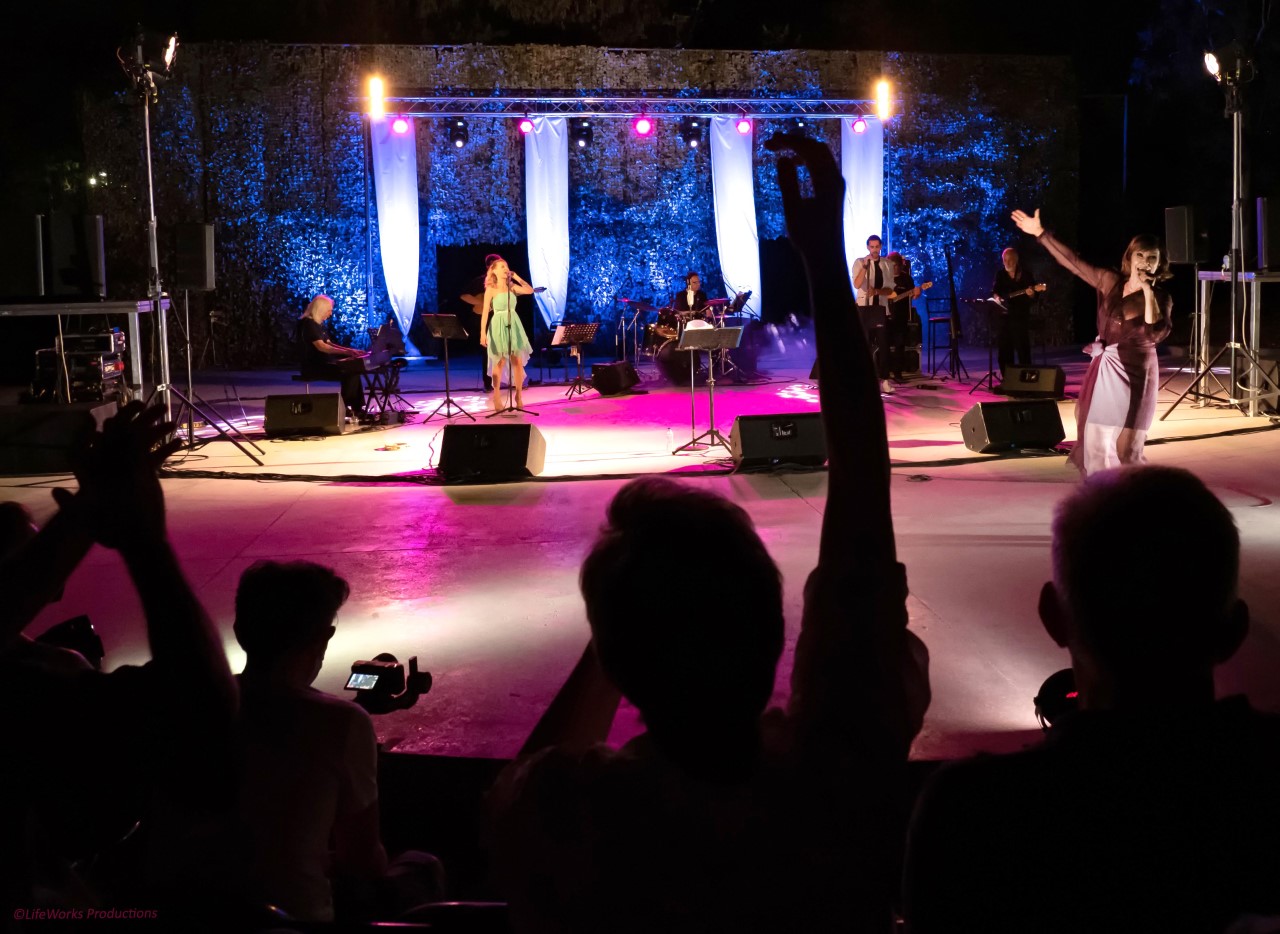 thumbnail 6. Κωνσταντίνα live