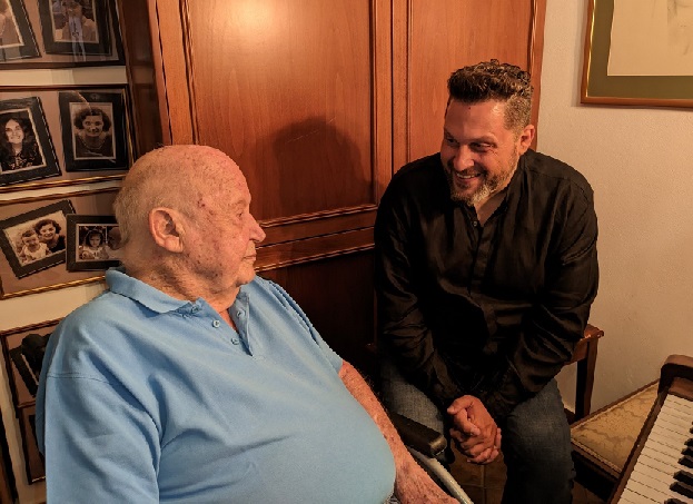 Ο Μπάμπης Βελισσάριος συναντά τον Μίμη Πλέσσα! (video)