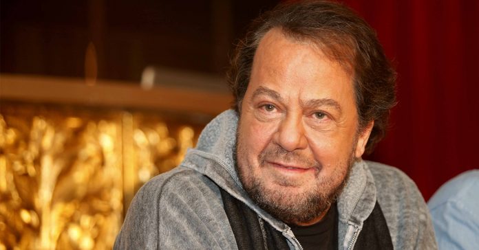 Ο Γιάννης Πάριος παρέδωσε δύο κλίνες ΜΕΘ στο νοσοκομείο Μεταξά