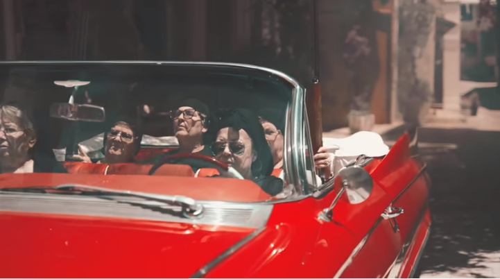 Οι Κρητικές γιαγιάδες «τράπερ» με το «μελιτζανάκι» που έγιναν viral (video)