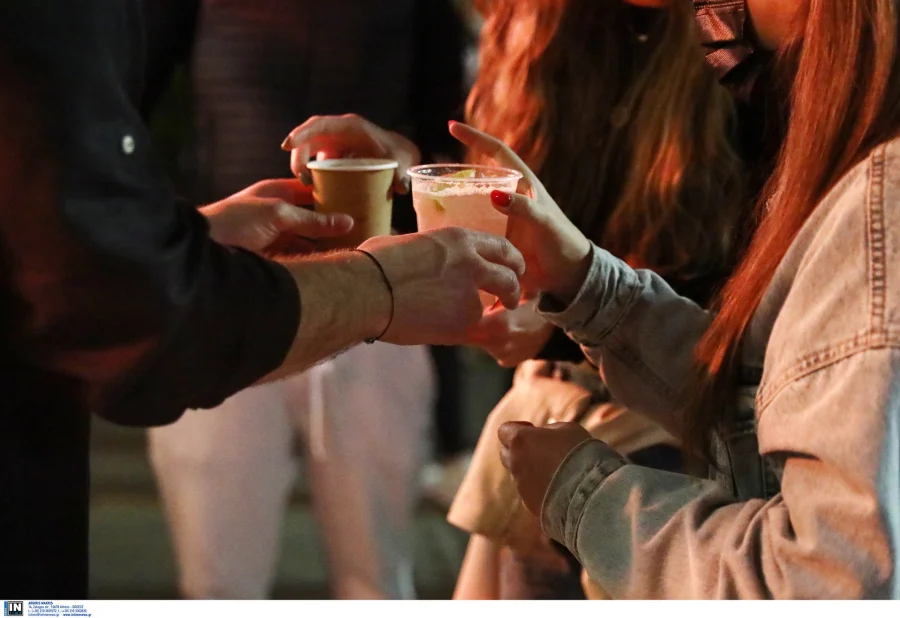 Ποιο κοκτέιλ πίνουν τα 12 ζώδια; Έτσι για να μαθαίνουμε...