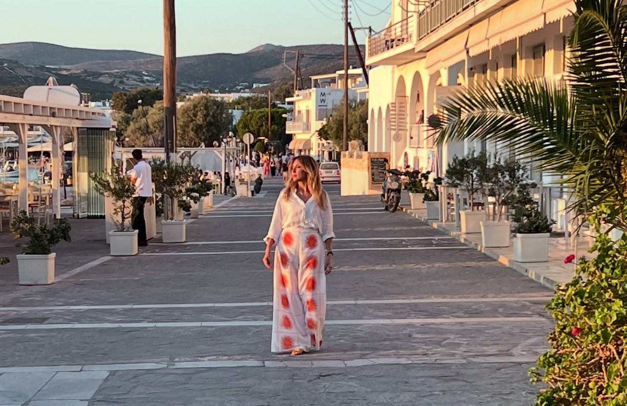 ΕΡΤ1 – «Ό,τι αξίζει» στην Πάρο με την Ίνα Ταράντου 