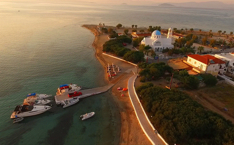Αγκίστρι: Πευκόφυτα δάση αγκαλιά με γραφικές ακρογιαλιές…