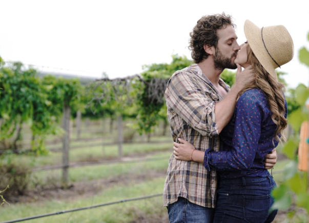 «Ματωμένη Γη»: Μια ιστορία σ’ έναν κόσμο γεμάτο ανατροπές και συνωμοσίες… έρχεται στον ΑΝΤ1!