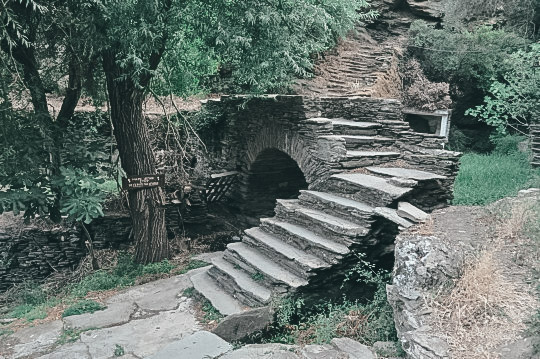 Άνδρος, το νησί με τα πέτρινα γεφύρια και τους νερόμυλους 