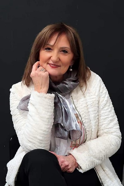 γκιζη συγγραφεας