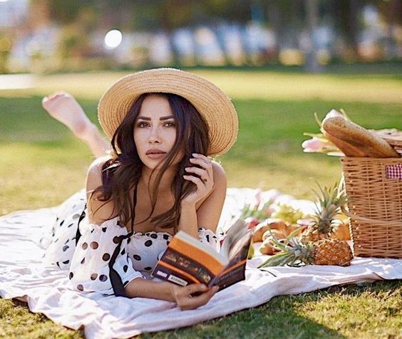 Πότε μια γυναίκα λέει: «Ε, μη με κοιτάζεις ντρέπομαι…»