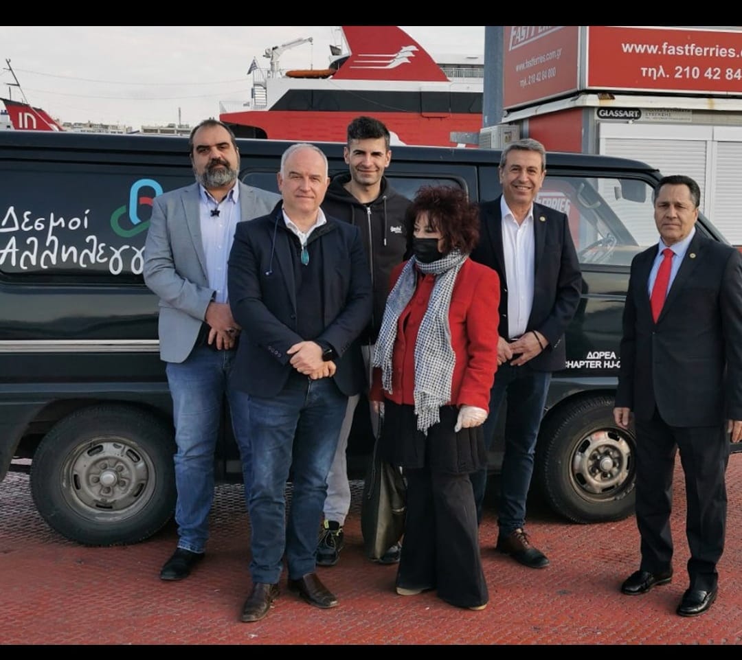 Επίσκεψη των «ΔΕΣΜΩΝ ΑΛΛΗΛΕΓΓΎΗΣ» &amp; των «AHEPA HJ-09 THEMISTOKLIS PEIRAIUS», στους άστεγους του λιμανιού του Πειραιά.