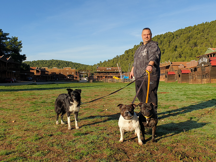Δημήτρης Τσιμπίδας: «Ζω για τους σκύλους μου, δεν ζω από τους σκύλους μου»
