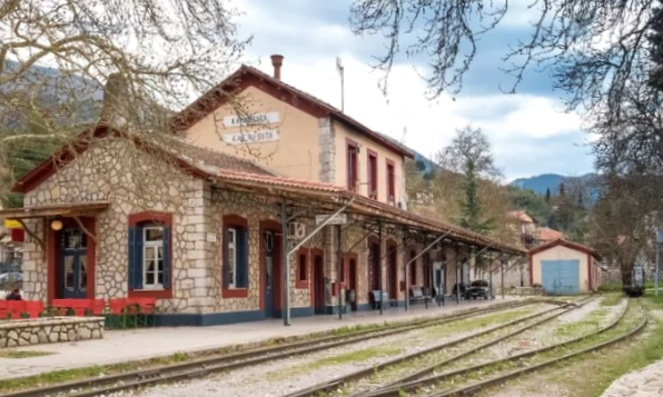 Καλάβρυτα: Τα πλατάνια και ο Οδοντωτός 