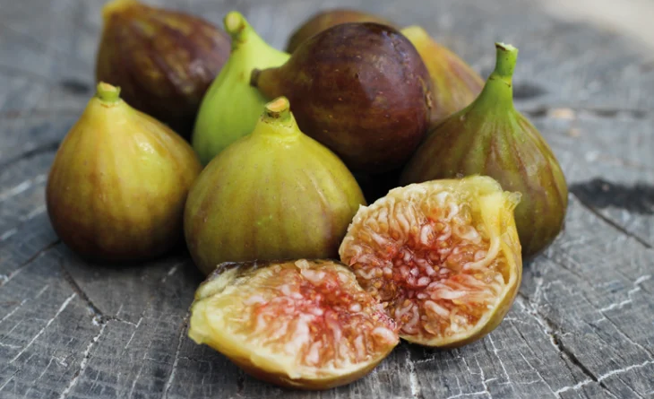 Το νόστιμο φρούτο που ρίχνει την πίεση, βοηθά την πέψη και θωρακίζει τα οστά