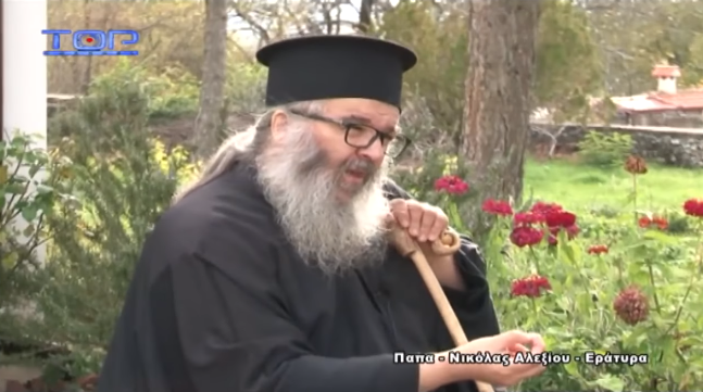 Ιερέας... δίνει ρέστα και «πετσοκόβει» τους αντιεμβολιαστές: Το βίντεο που έγινε viral…